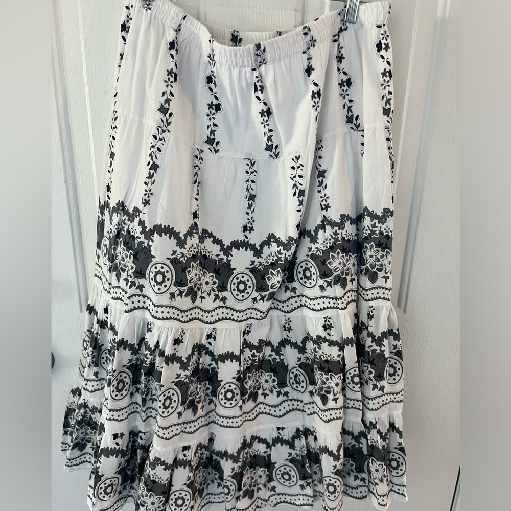 Long Flowing black and white maxi skirt